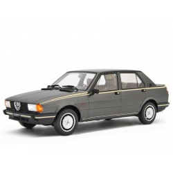 Alfa Romeo Giulietta 2.0 Super 1981 stříbrná, Laudoracing-Model 1:18
